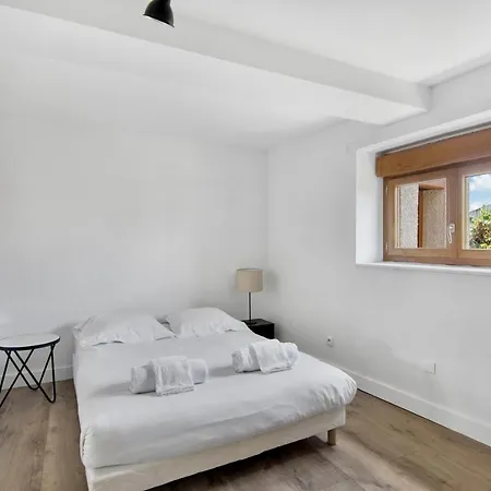 Mirabeau Apartment *